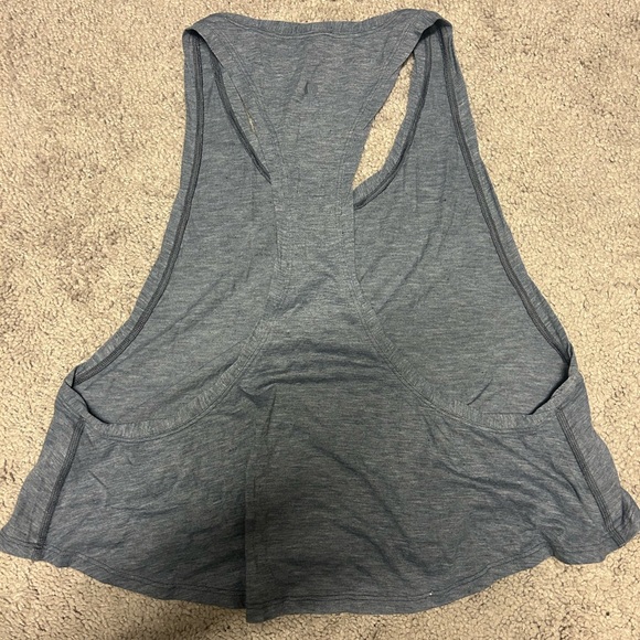 Like new Lululemon slightly cropped tank - Picture 1 of 2